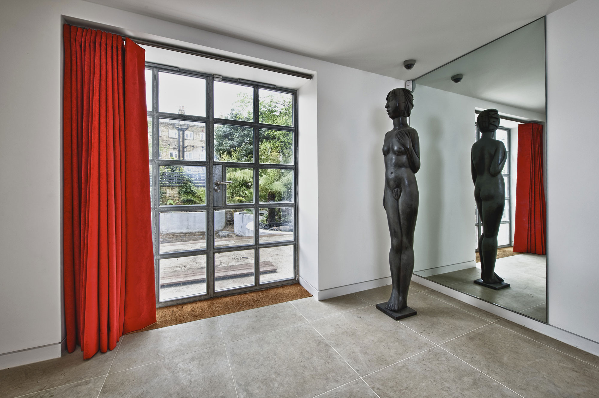 A Bright and Sleek Contemporary Home with Bold Interior Accents in London by Mimodo Architects (10)