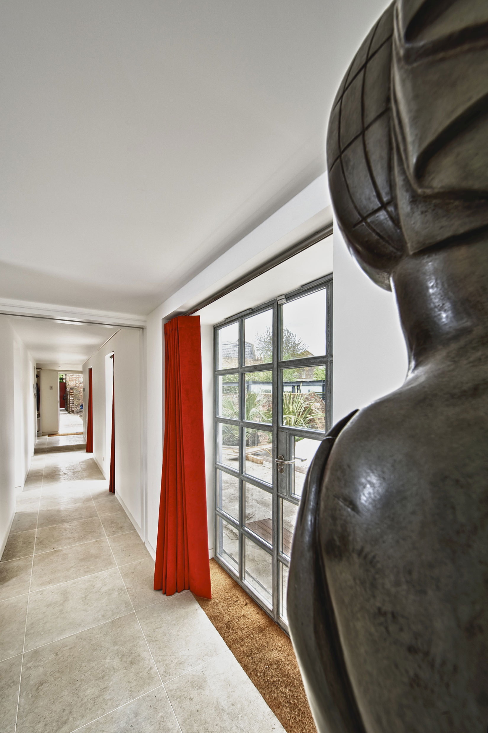 A Bright and Sleek Contemporary Home with Bold Interior Accents in London by Mimodo Architects (11)