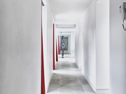 A Bright and Sleek Contemporary Home with Bold Interior Accents in London by Mimodo Architects (12)