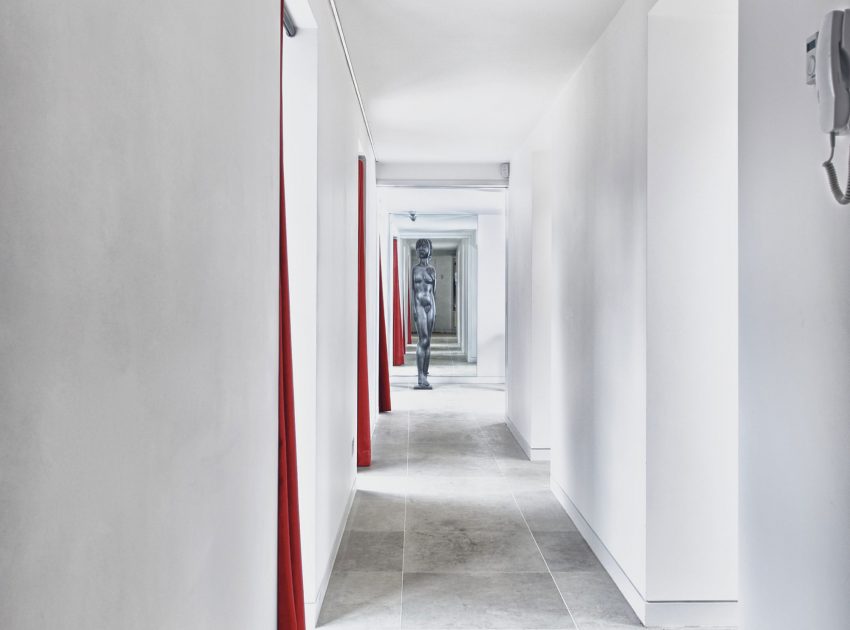 A Bright and Sleek Contemporary Home with Bold Interior Accents in London by Mimodo Architects (12)