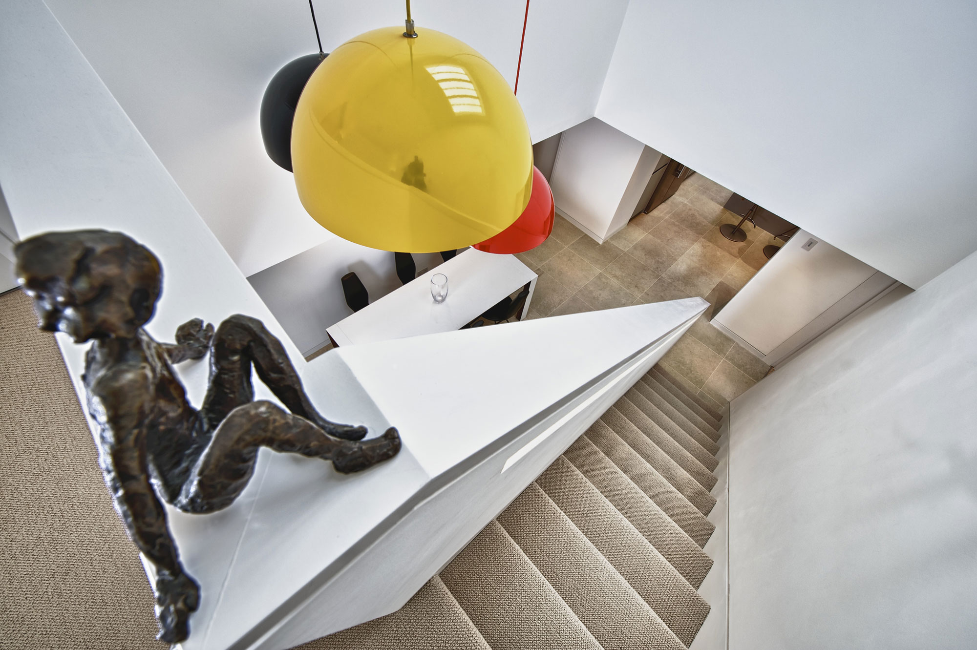 A Bright and Sleek Contemporary Home with Bold Interior Accents in London by Mimodo Architects (13)