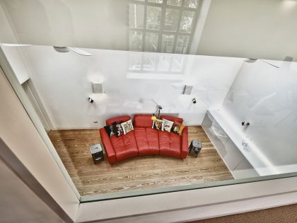 A Bright and Sleek Contemporary Home with Bold Interior Accents in London by Mimodo Architects (15)