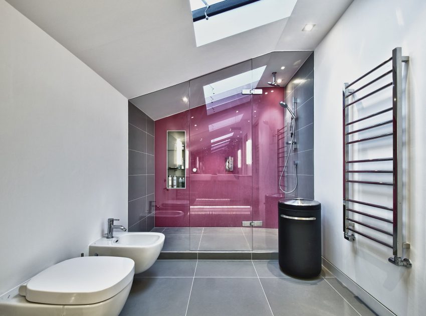 A Bright and Sleek Contemporary Home with Bold Interior Accents in London by Mimodo Architects (16)