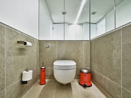 A Bright and Sleek Contemporary Home with Bold Interior Accents in London by Mimodo Architects (19)