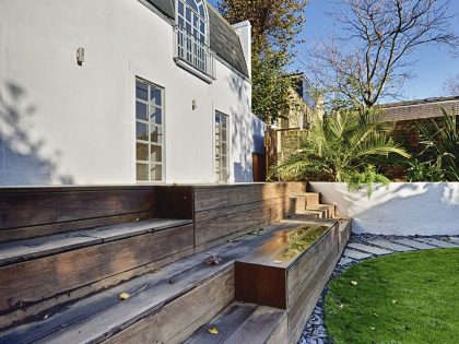 A Bright and Sleek Contemporary Home with Bold Interior Accents in London by Mimodo Architects (3)