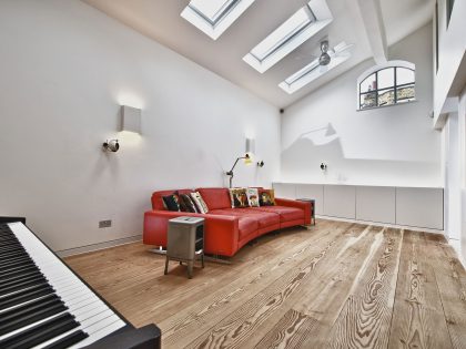 A Bright and Sleek Contemporary Home with Bold Interior Accents in London by Mimodo Architects (4)