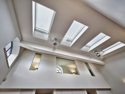 A Bright and Sleek Contemporary Home with Bold Interior Accents in London by Mimodo Architects (5)