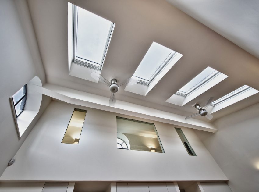 A Bright and Sleek Contemporary Home with Bold Interior Accents in London by Mimodo Architects (5)