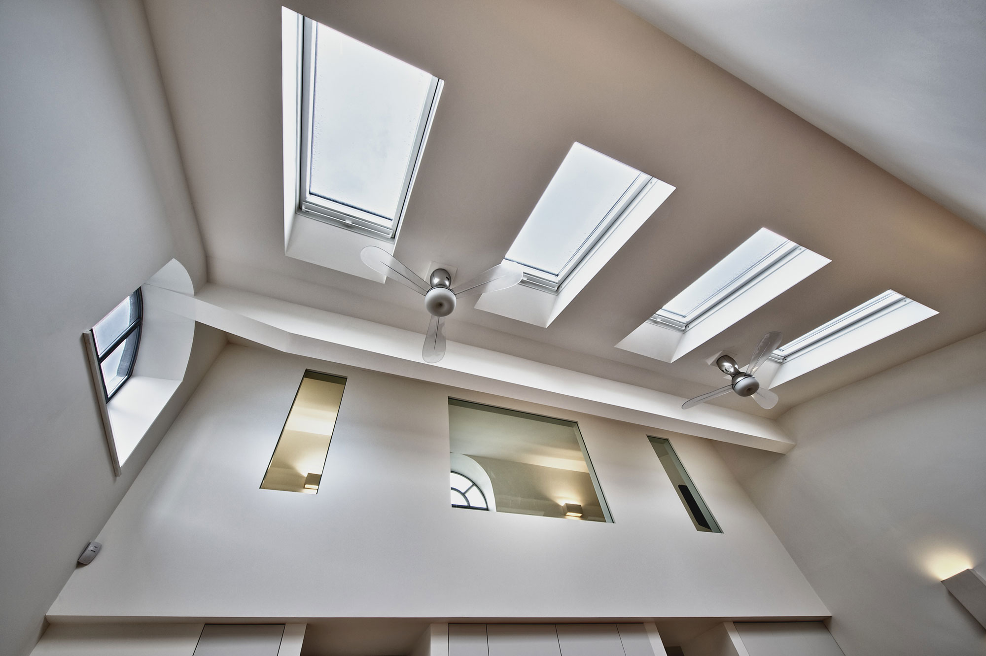 A Bright and Sleek Contemporary Home with Bold Interior Accents in London by Mimodo Architects (5)