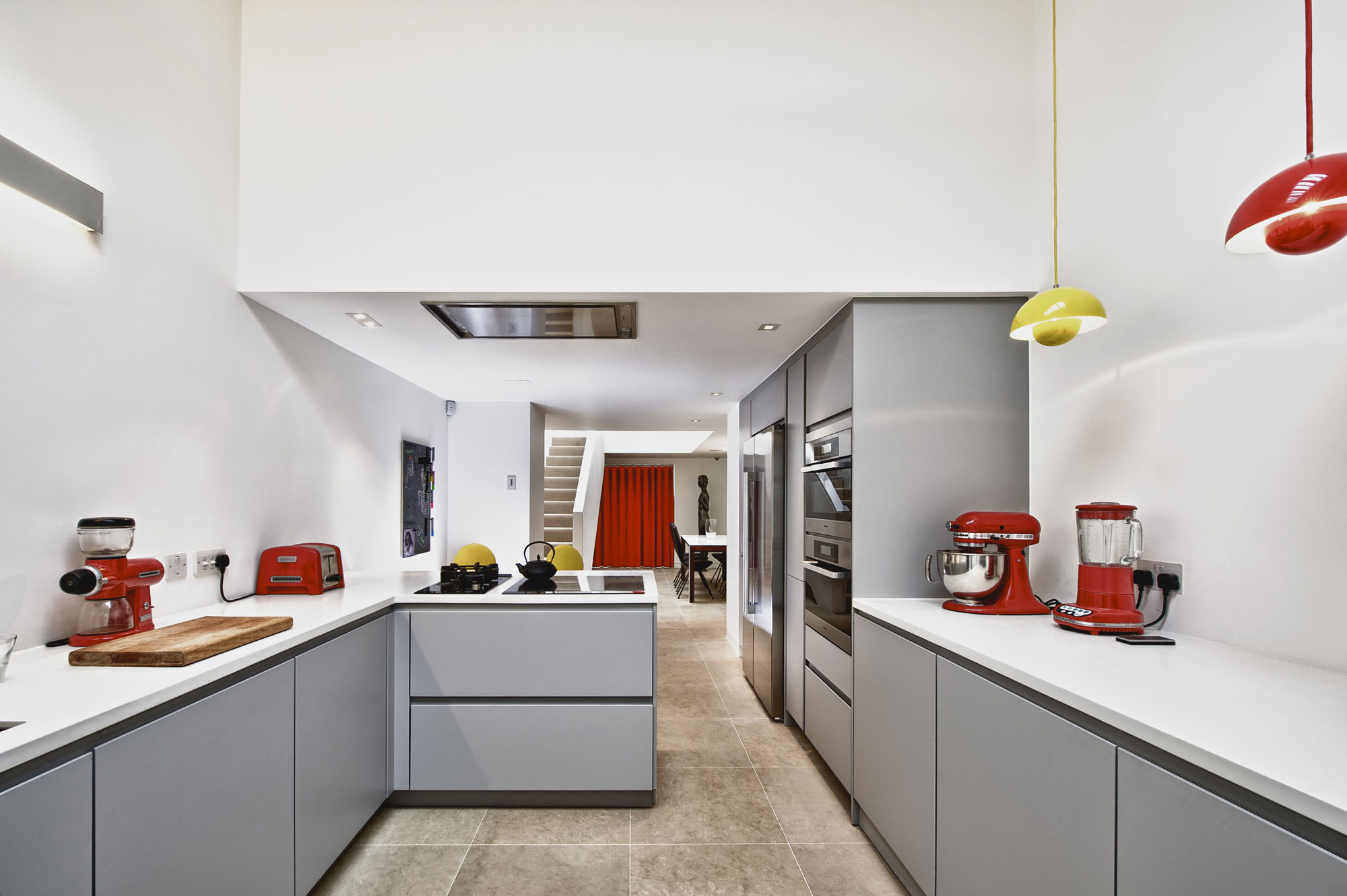 A Bright and Sleek Contemporary Home with Bold Interior Accents in London by Mimodo Architects (7)