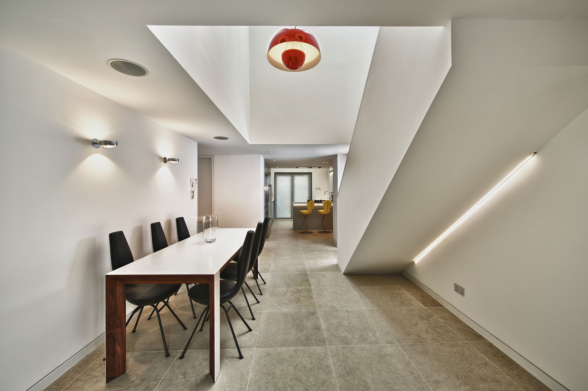 A Bright and Sleek Contemporary Home with Bold Interior Accents in London by Mimodo Architects (8)