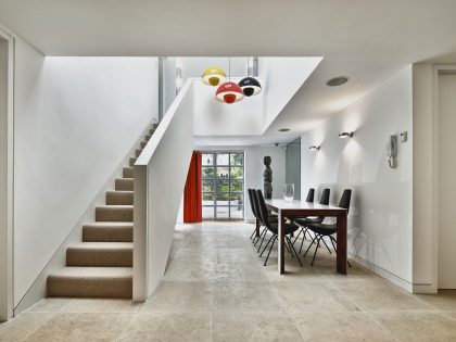 A Bright and Sleek Contemporary Home with Bold Interior Accents in London by Mimodo Architects (9)