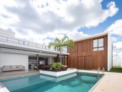 A Bright and Spacious Contemporary Home with Overflowing Pool in Brasilia by Esquadra|Yi (1)