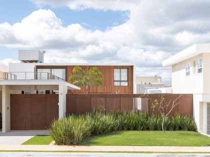 A Bright and Spacious Contemporary Home with Overflowing Pool in Brasilia by Esquadra|Yi (10)