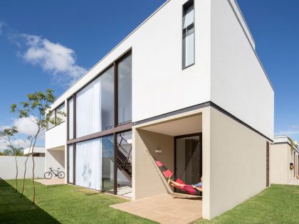 A Bright and Spacious Contemporary Home with Overflowing Pool in Brasilia by Esquadra|Yi (12)