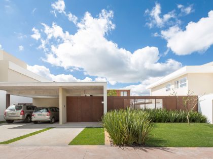 A Bright and Spacious Contemporary Home with Overflowing Pool in Brasilia by Esquadra|Yi (9)