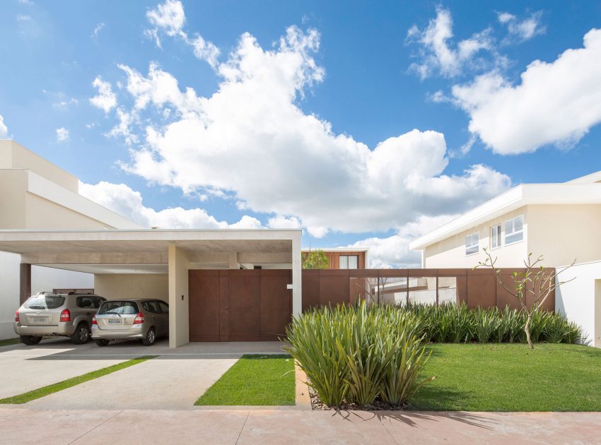 A Bright and Spacious Contemporary Home with Overflowing Pool in Brasilia by Esquadra|Yi (9)