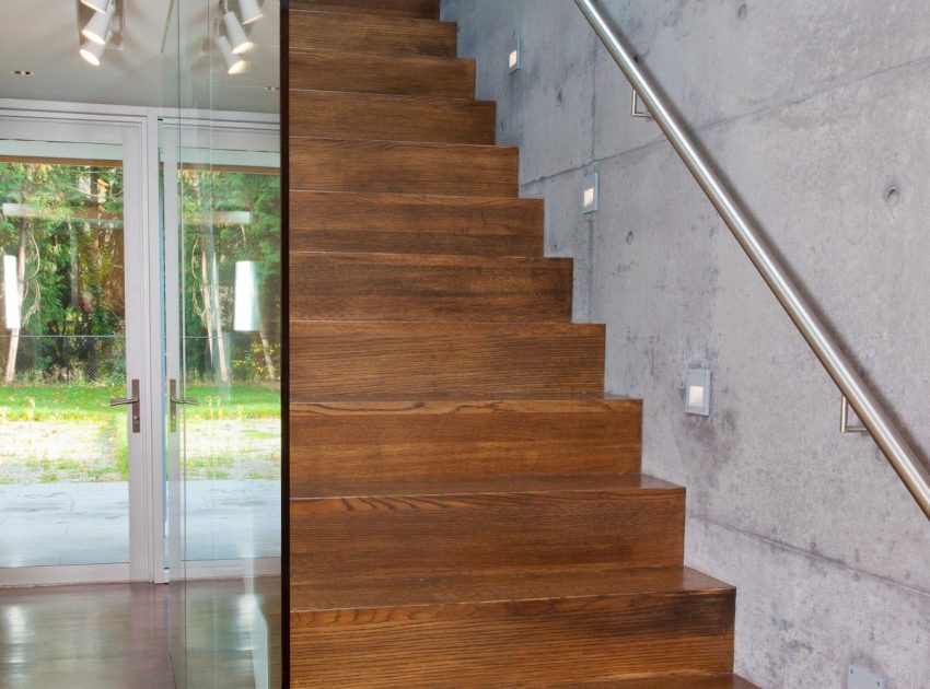 A Bright and Spacious Home Surrounded by Forest and Natural Elements in Vancouver, Canada by Kevin Vallely Design (15)