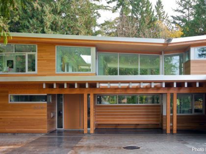 A Bright and Spacious Home Surrounded by Forest and Natural Elements in Vancouver, Canada by Kevin Vallely Design (4)