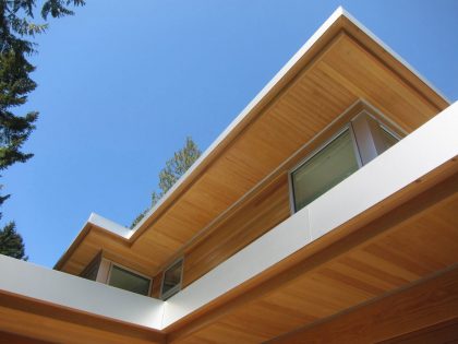 A Bright and Spacious Home Surrounded by Forest and Natural Elements in Vancouver, Canada by Kevin Vallely Design (7)