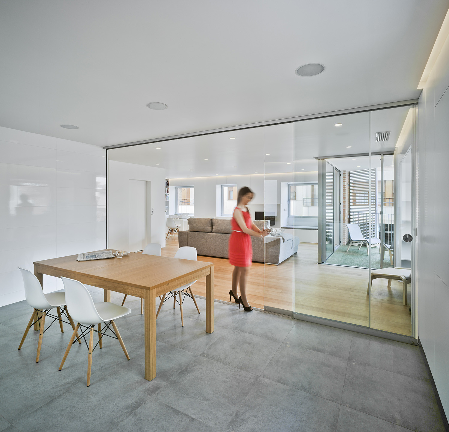 A Bright and Spacious Home with Luminous and Tranquility Interiors in Alicante by Pablo Muñoz Payá Arquitectos (10)