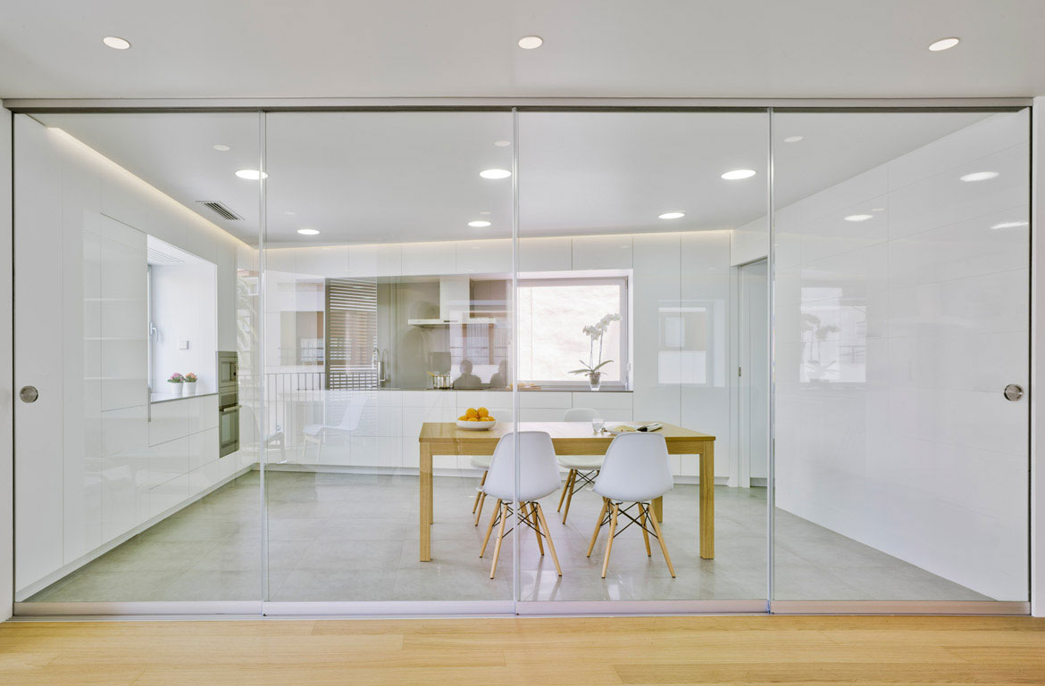 A Bright and Spacious Home with Luminous and Tranquility Interiors in Alicante by Pablo Muñoz Payá Arquitectos (14)