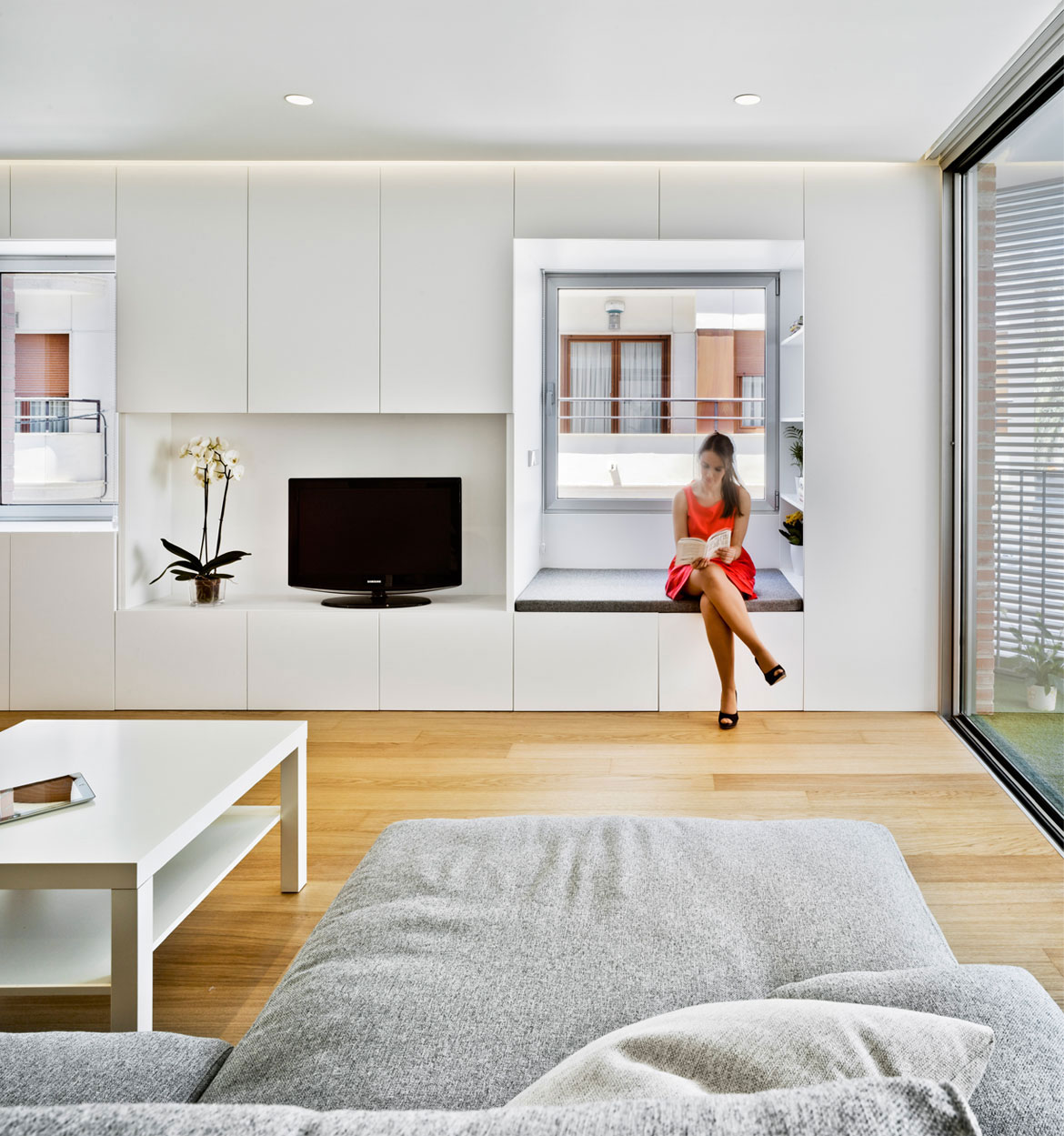 A Bright and Spacious Home with Luminous and Tranquility Interiors in Alicante by Pablo Muñoz Payá Arquitectos (7)