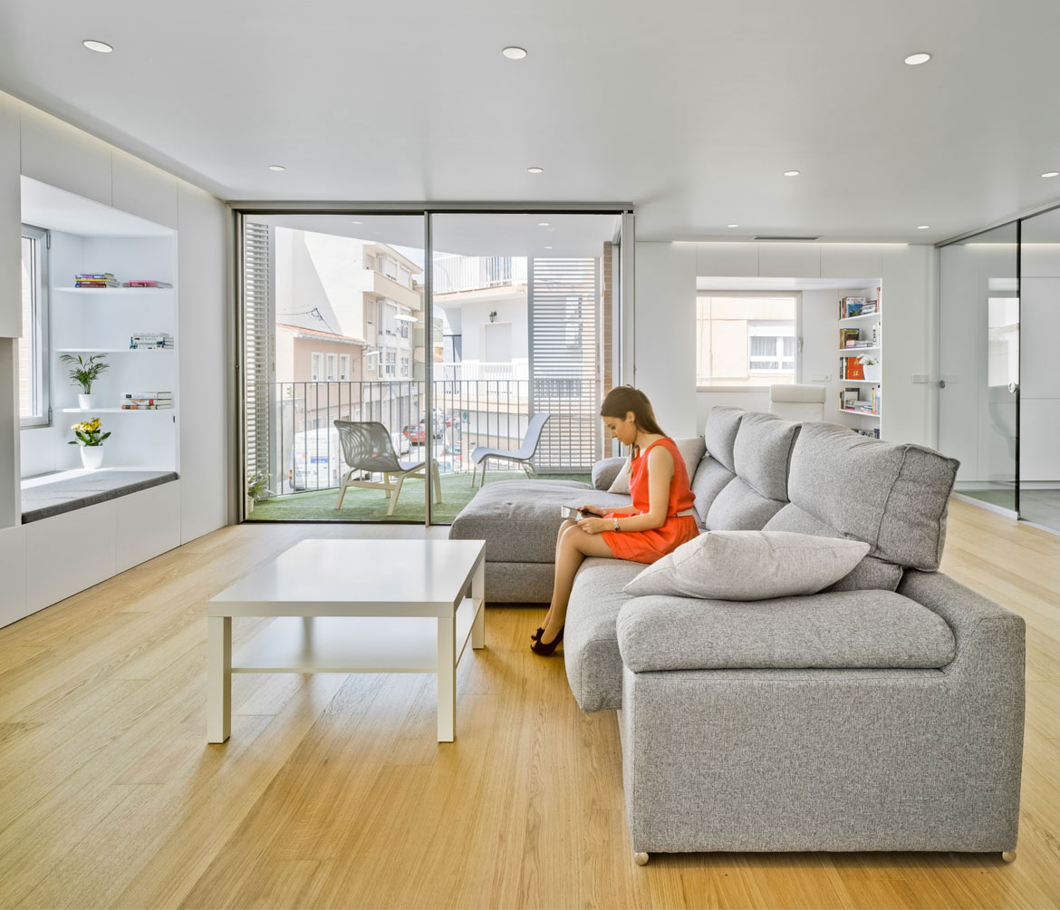 A Bright and Spacious Home with Luminous and Tranquility Interiors in Alicante by Pablo Muñoz Payá Arquitectos (8)