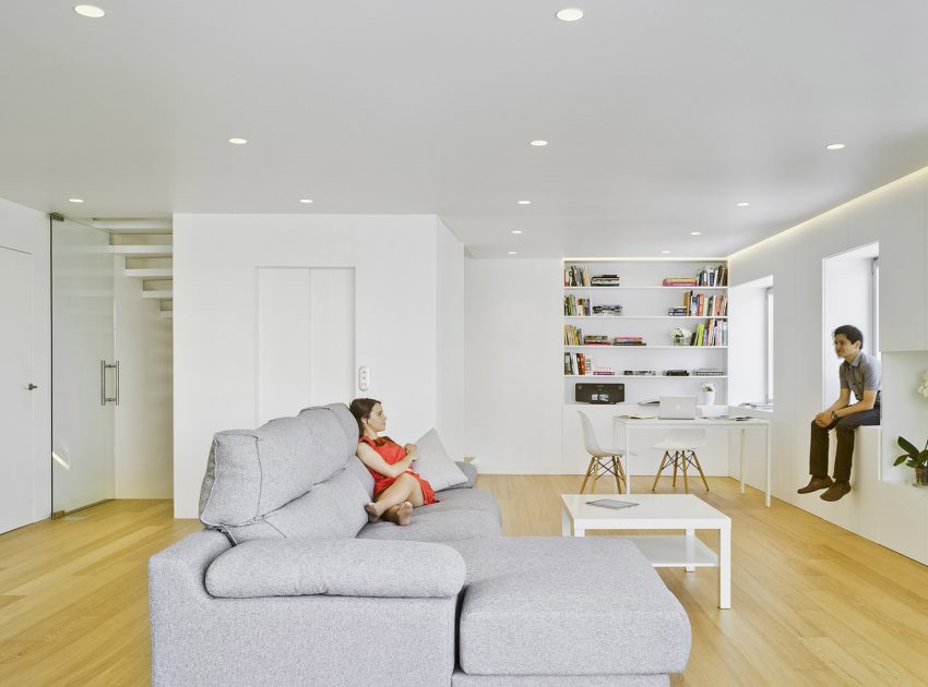 A Bright and Spacious Home with Luminous and Tranquility Interiors in Alicante by Pablo Muñoz Payá Arquitectos (9)