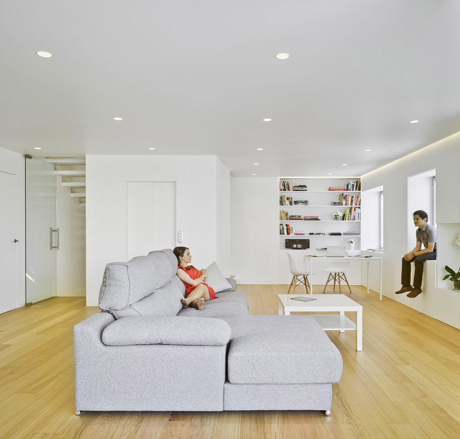 A Bright and Spacious Home with Luminous and Tranquility Interiors in Alicante by Pablo Muñoz Payá Arquitectos (9)