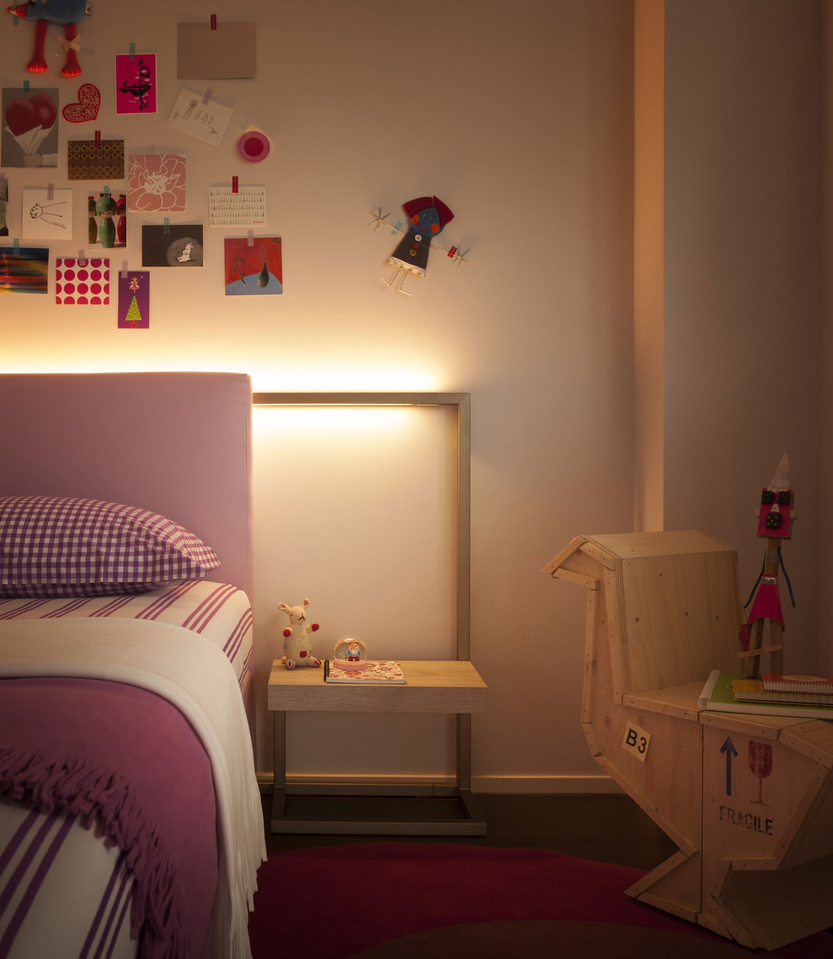 A Chic Apartment with Warm Interior and Ingeniously Light Fixtures in Milan, Italy by Matteo Nunziati (12)