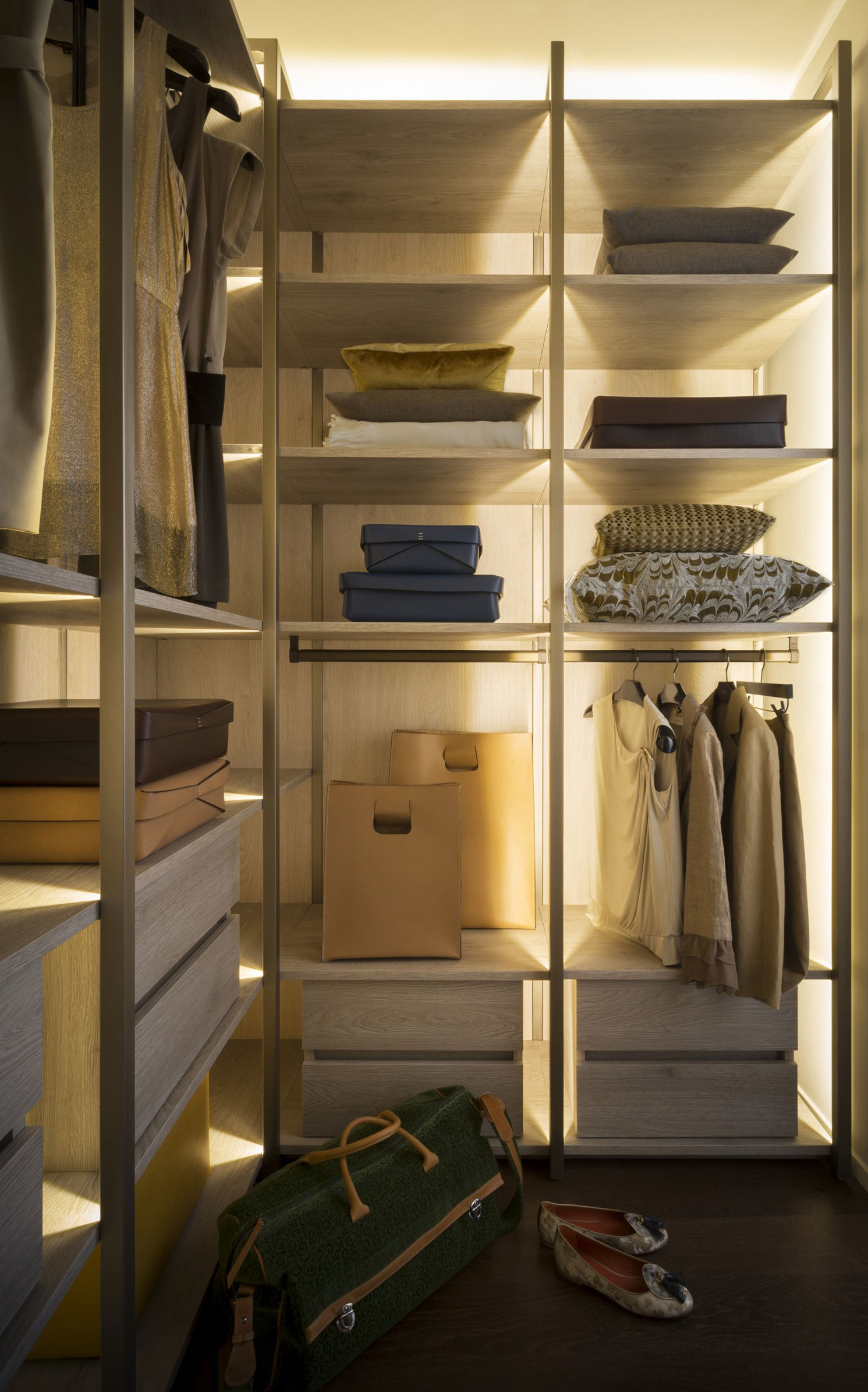 A Chic Apartment with Warm Interior and Ingeniously Light Fixtures in Milan, Italy by Matteo Nunziati (15)