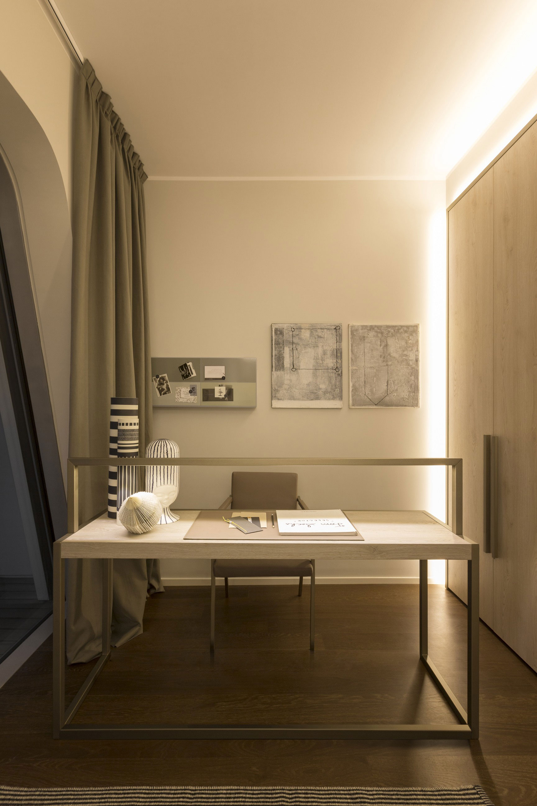 A Chic Apartment with Warm Interior and Ingeniously Light Fixtures in Milan, Italy by Matteo Nunziati (17)