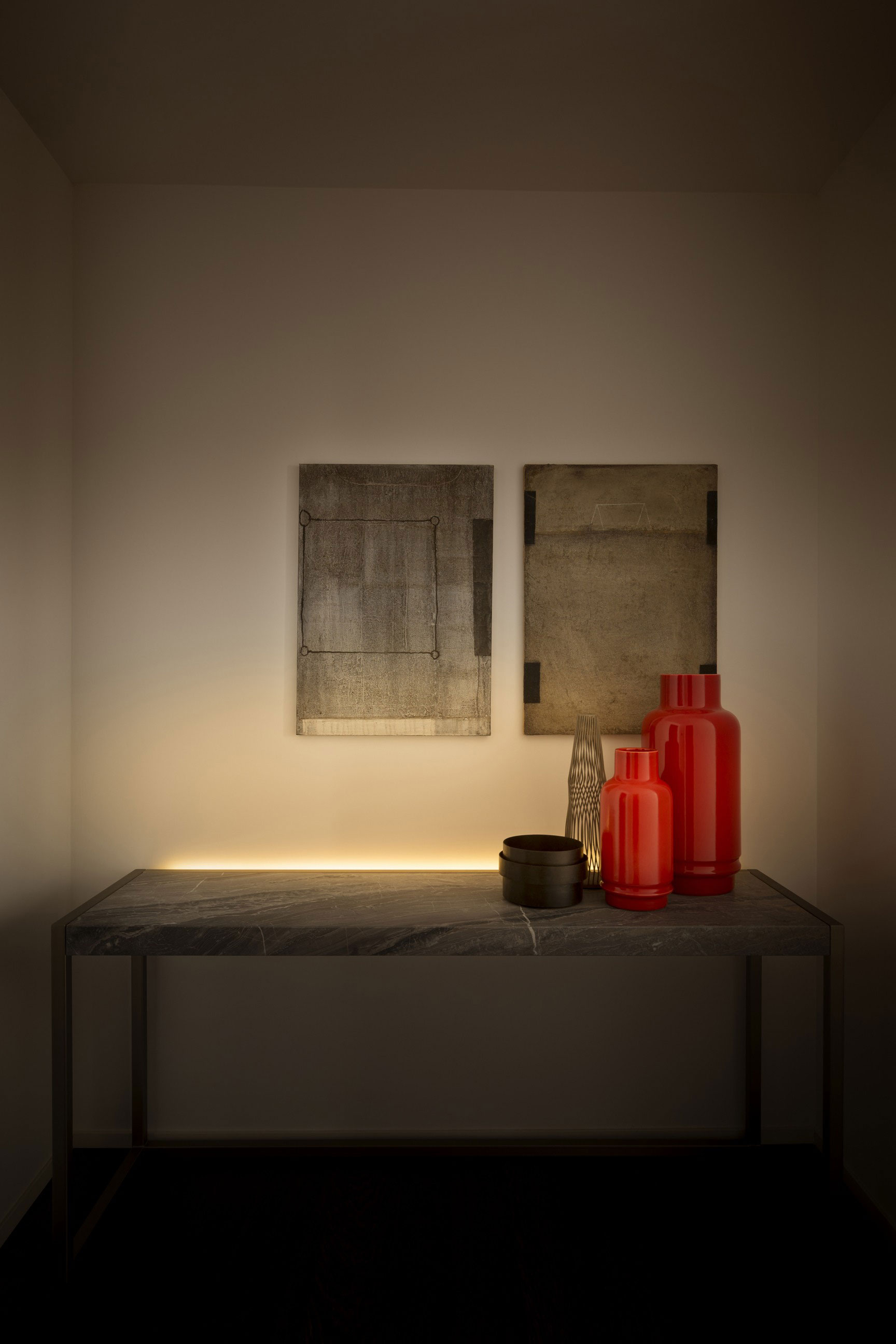 A Chic Apartment with Warm Interior and Ingeniously Light Fixtures in Milan, Italy by Matteo Nunziati (21)