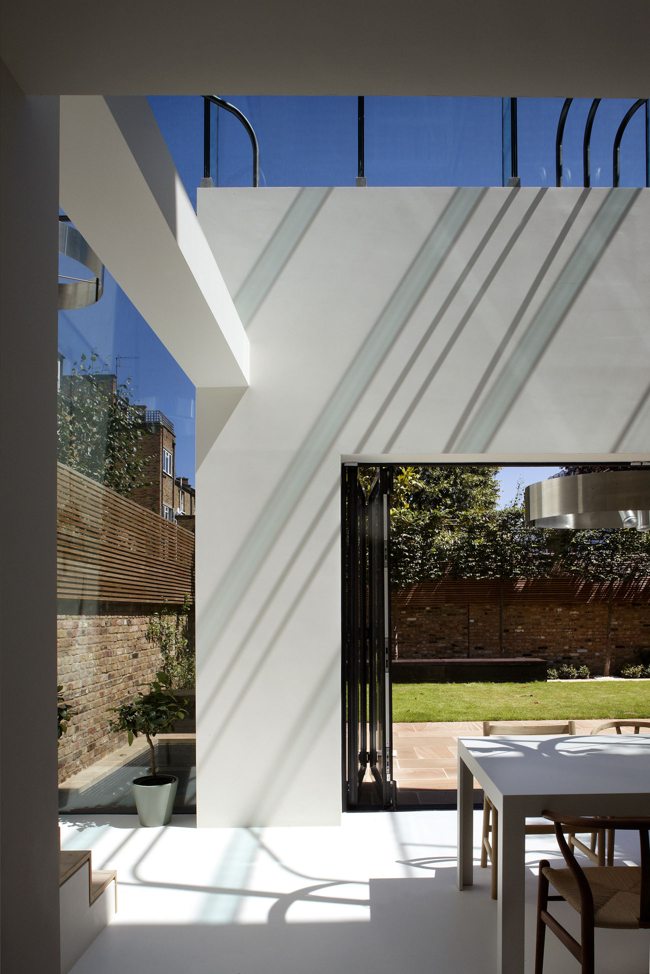 A Classic Victorian Terraces Transformed into an Outstanding Modern Family Home in London by DOS Architects (9)
