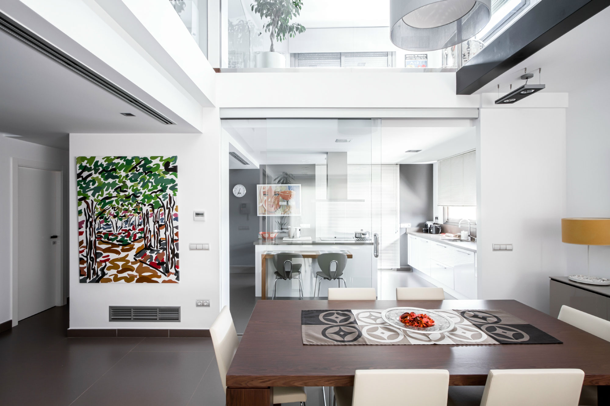 A Classy and Bright Contemporary House with Smart Color Accents in Valencia by Julio Vila Cortell (12)