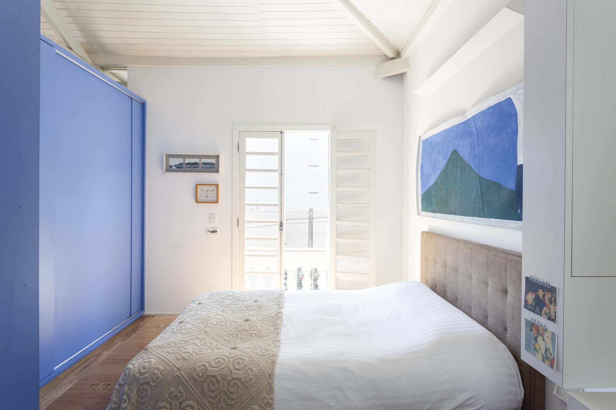 A Colorful and Sophisticated Apartment with Vibrant Interiors in Pinheiros by RSRG Arquitetos (10)