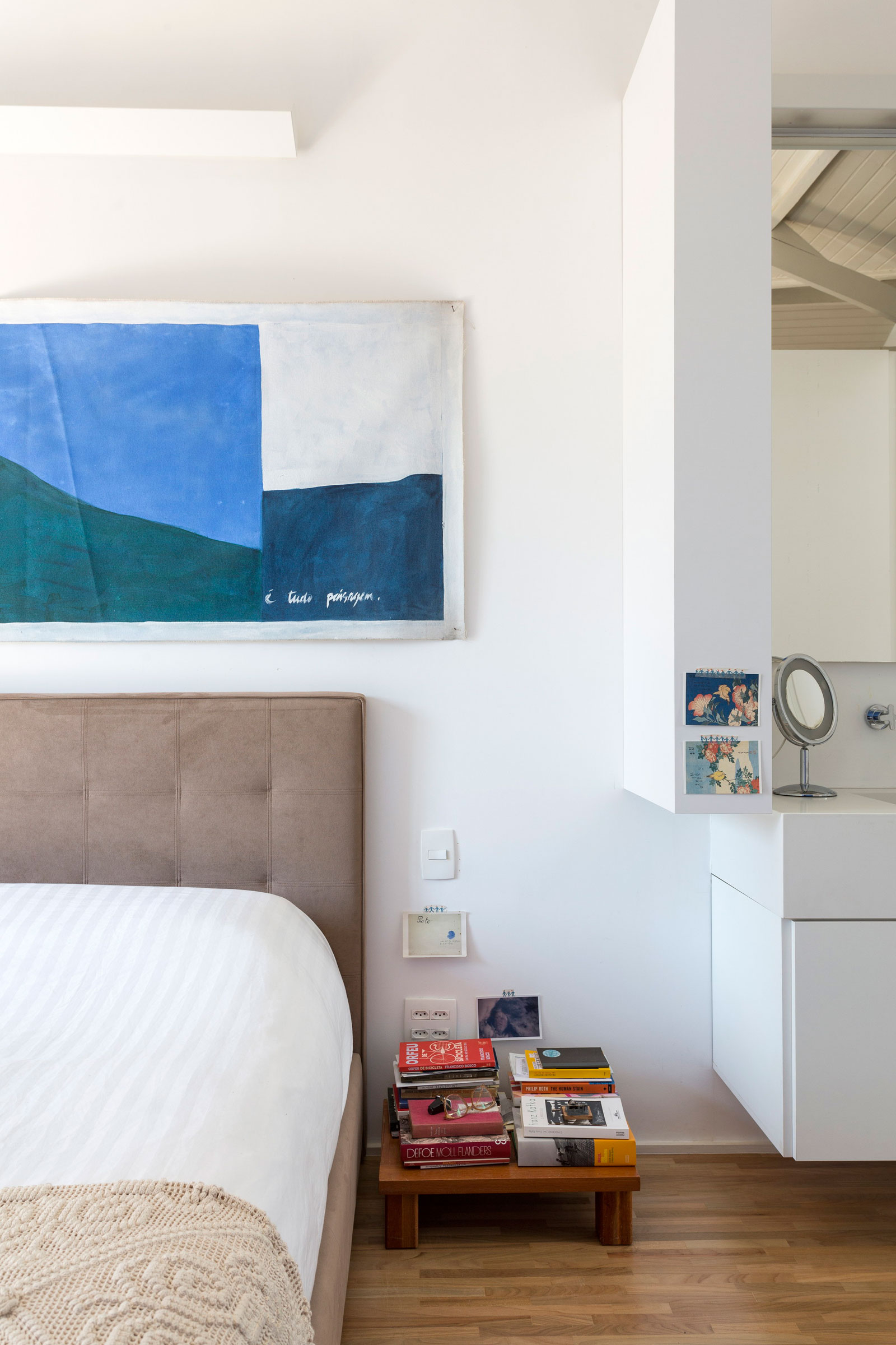 A Colorful and Sophisticated Apartment with Vibrant Interiors in Pinheiros by RSRG Arquitetos (12)