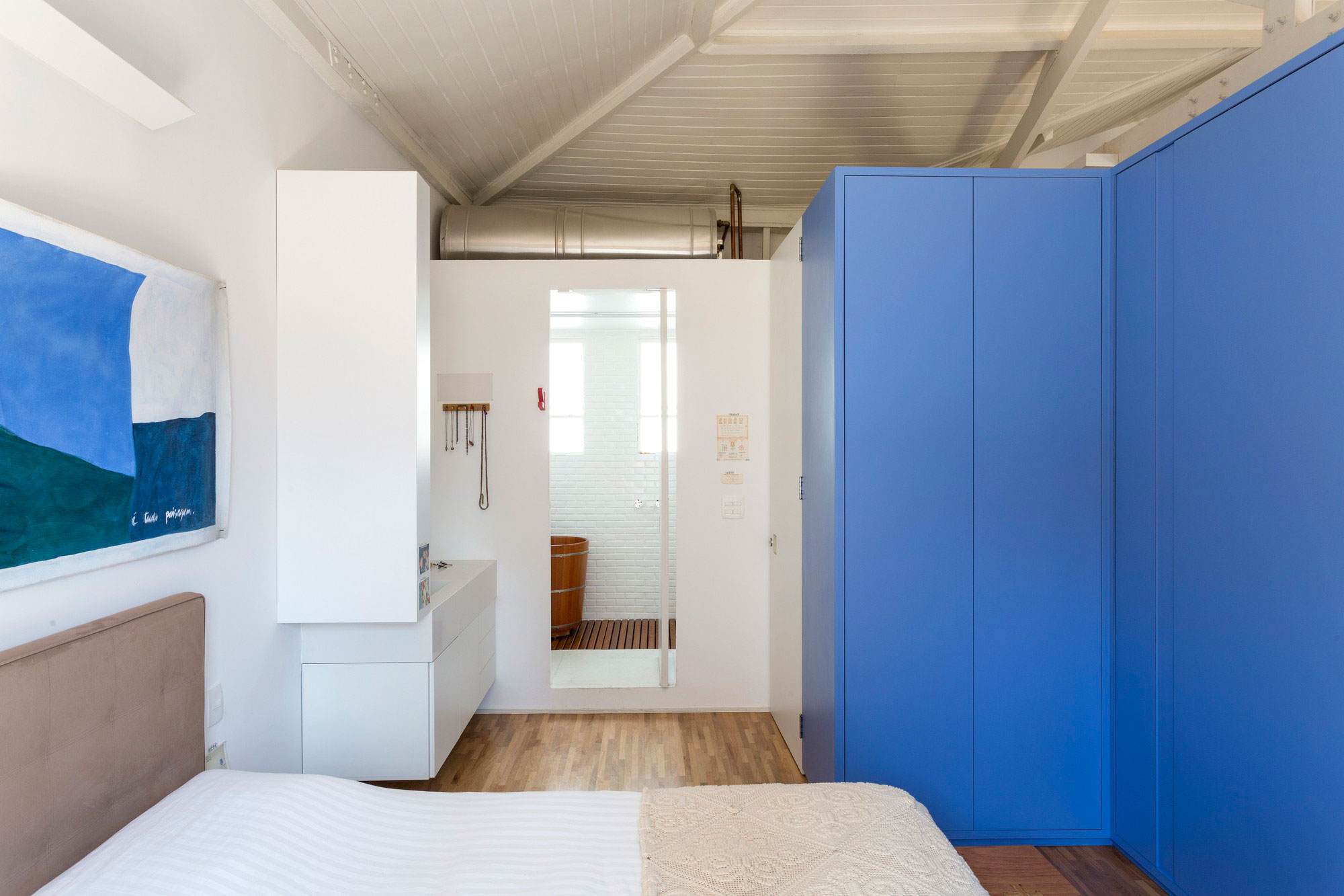 A Colorful and Sophisticated Apartment with Vibrant Interiors in Pinheiros by RSRG Arquitetos (14)