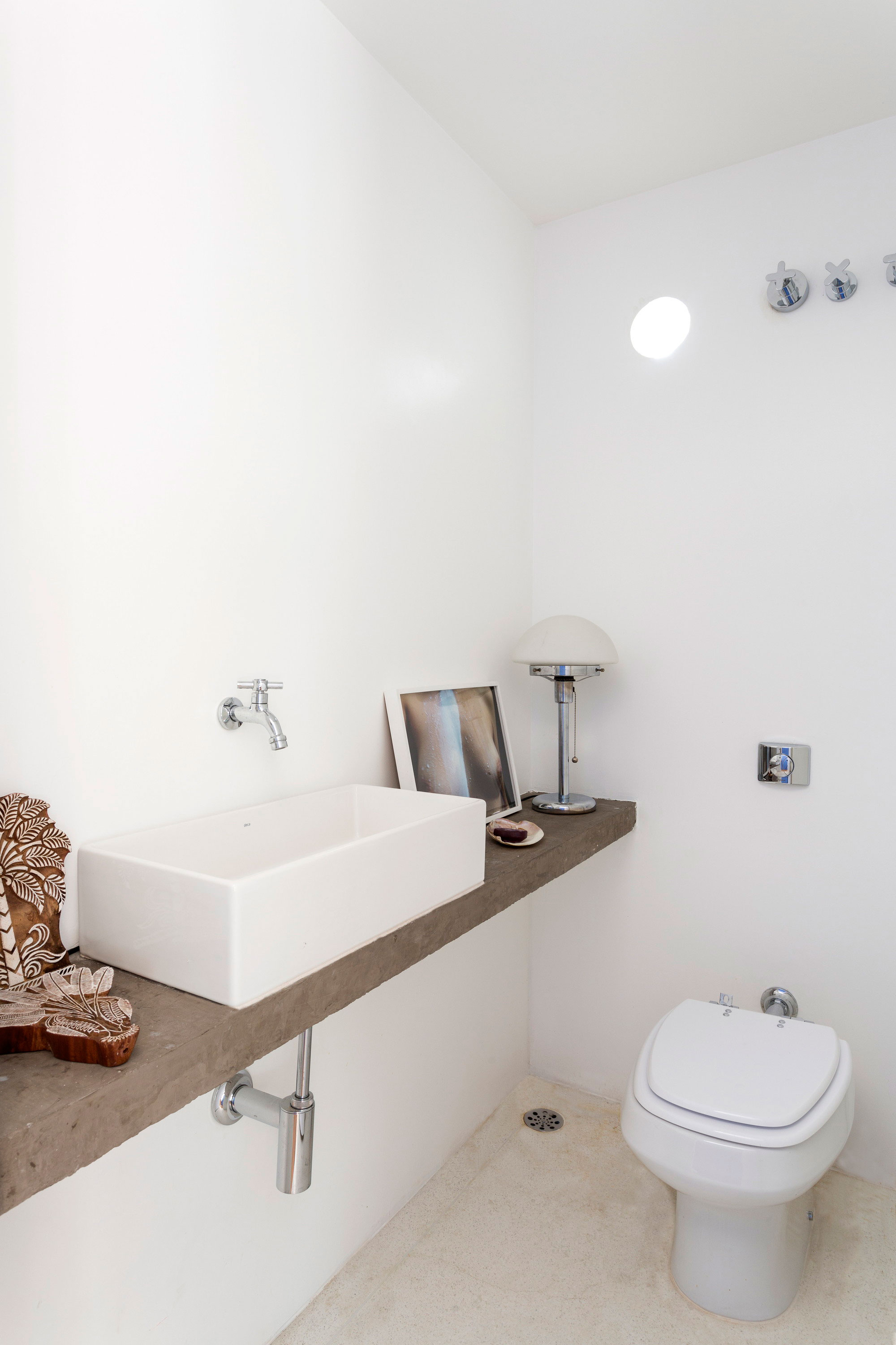 A Colorful and Sophisticated Apartment with Vibrant Interiors in Pinheiros by RSRG Arquitetos (18)