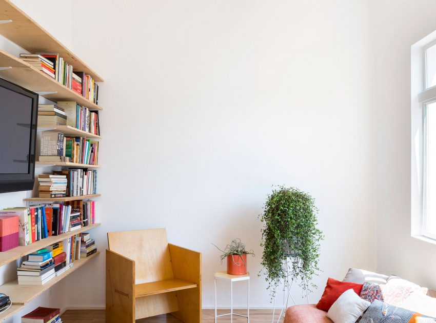 A Colorful and Sophisticated Apartment with Vibrant Interiors in Pinheiros by RSRG Arquitetos (19)