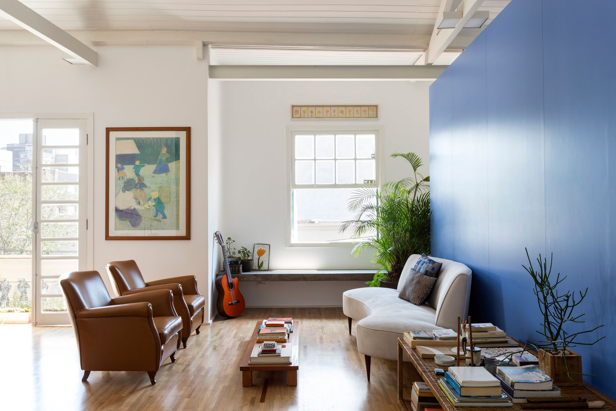 A Colorful and Sophisticated Apartment with Vibrant Interiors in Pinheiros by RSRG Arquitetos (2)