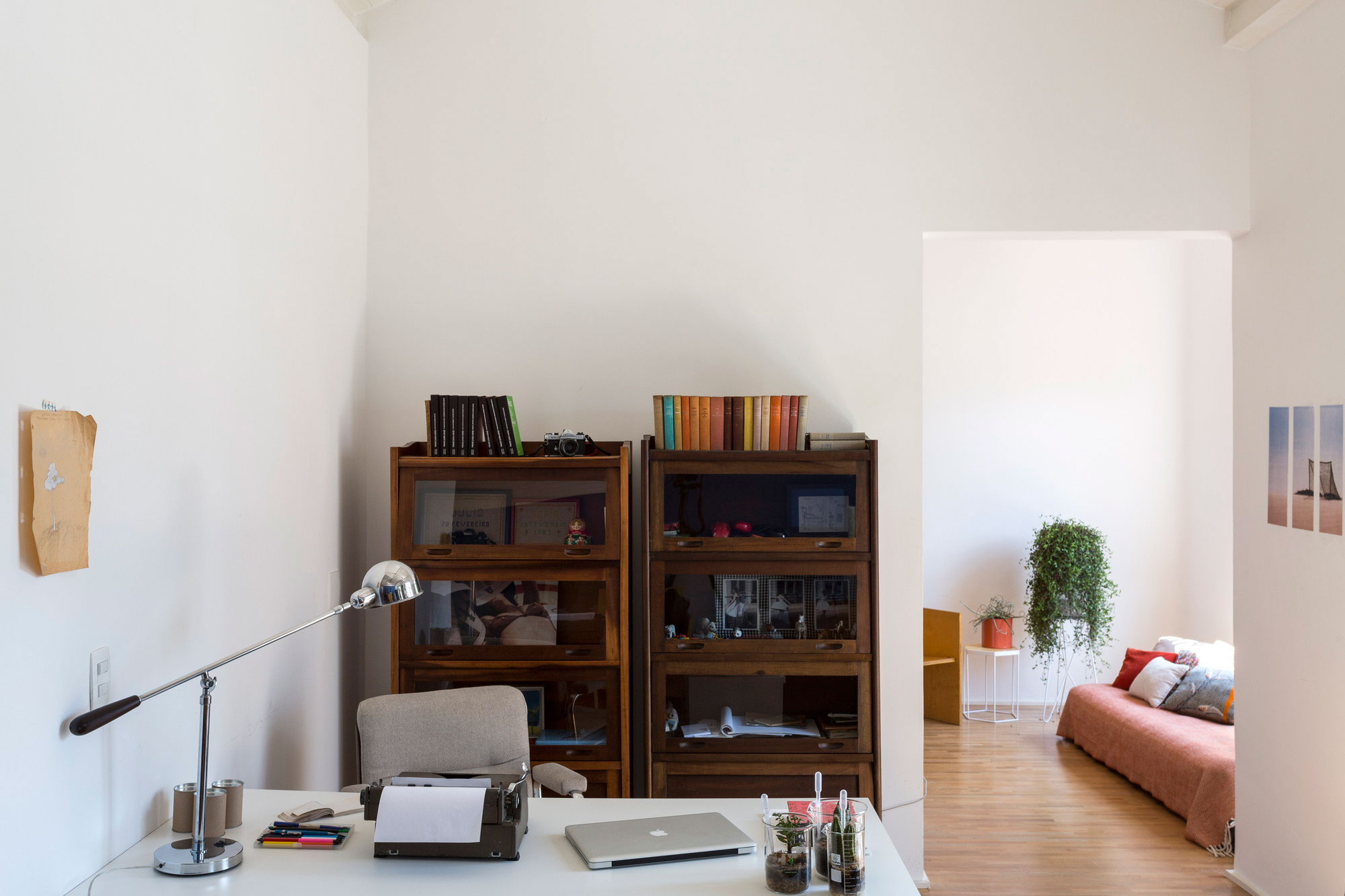 A Colorful and Sophisticated Apartment with Vibrant Interiors in Pinheiros by RSRG Arquitetos (20)