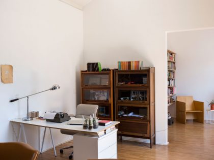 A Colorful and Sophisticated Apartment with Vibrant Interiors in Pinheiros by RSRG Arquitetos (21)