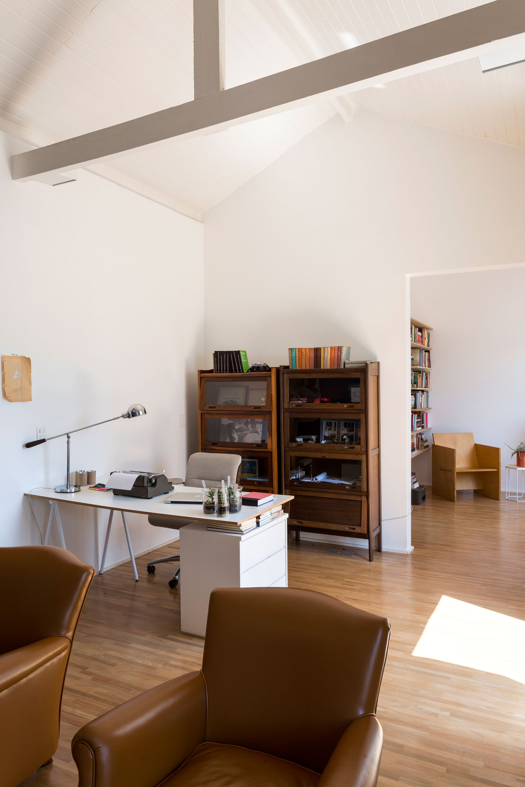 A Colorful and Sophisticated Apartment with Vibrant Interiors in Pinheiros by RSRG Arquitetos (21)