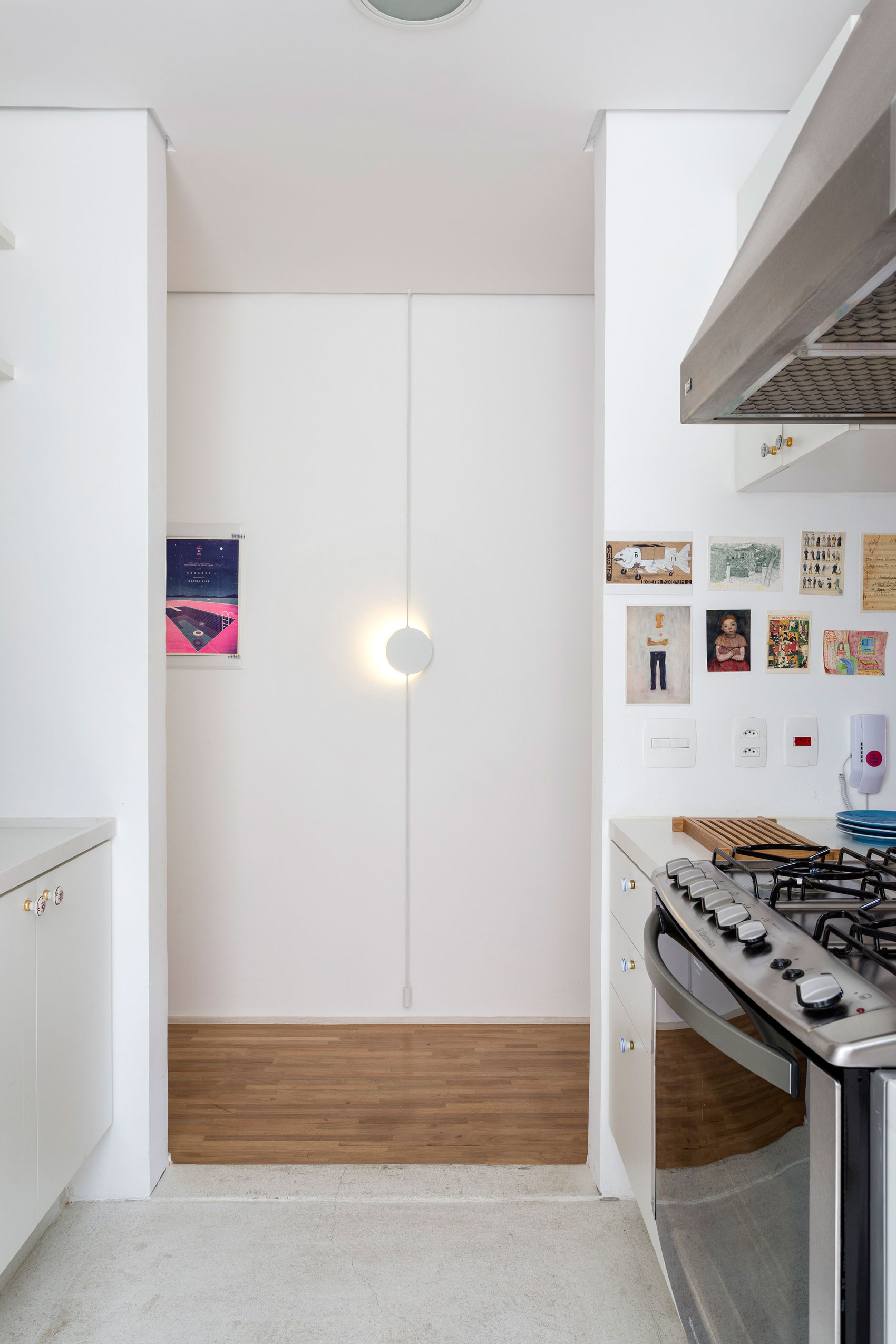 A Colorful and Sophisticated Apartment with Vibrant Interiors in Pinheiros by RSRG Arquitetos (6)