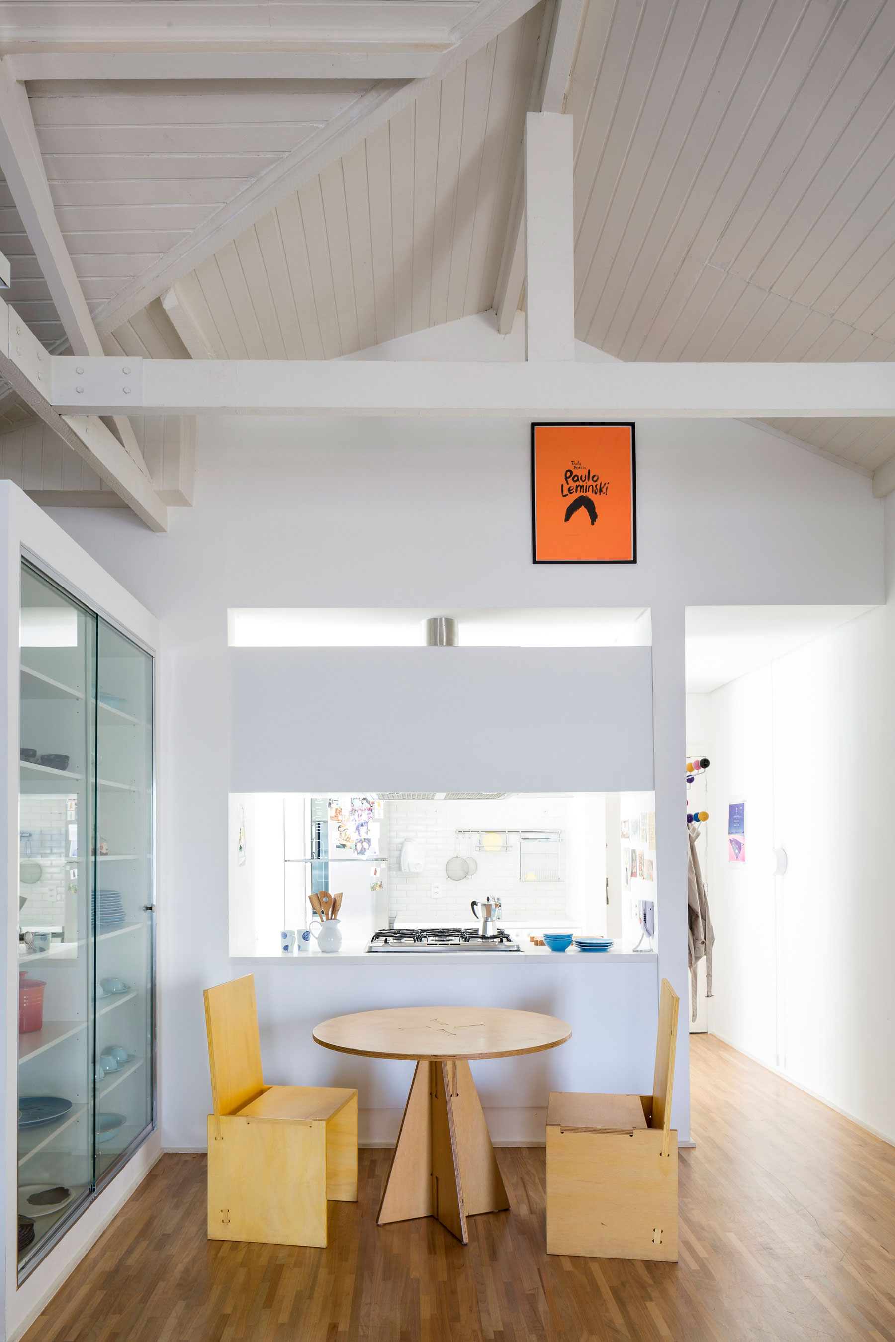 A Colorful and Sophisticated Apartment with Vibrant Interiors in Pinheiros by RSRG Arquitetos (8)