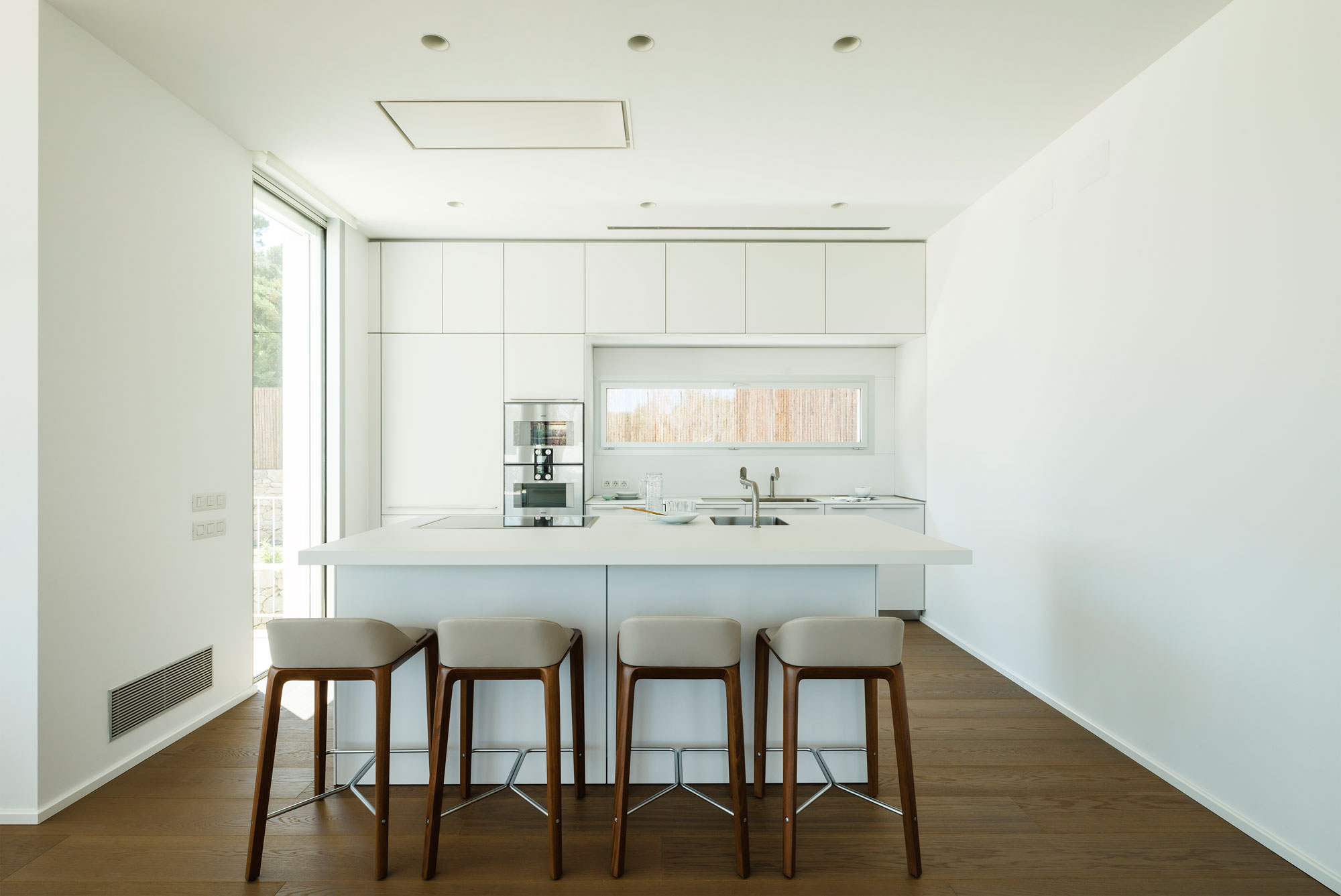 A Comfortable and Functional House with Pool and Plenty of Natural Light in Catalonia by Costa Calsamiglia Arquitecte (11)