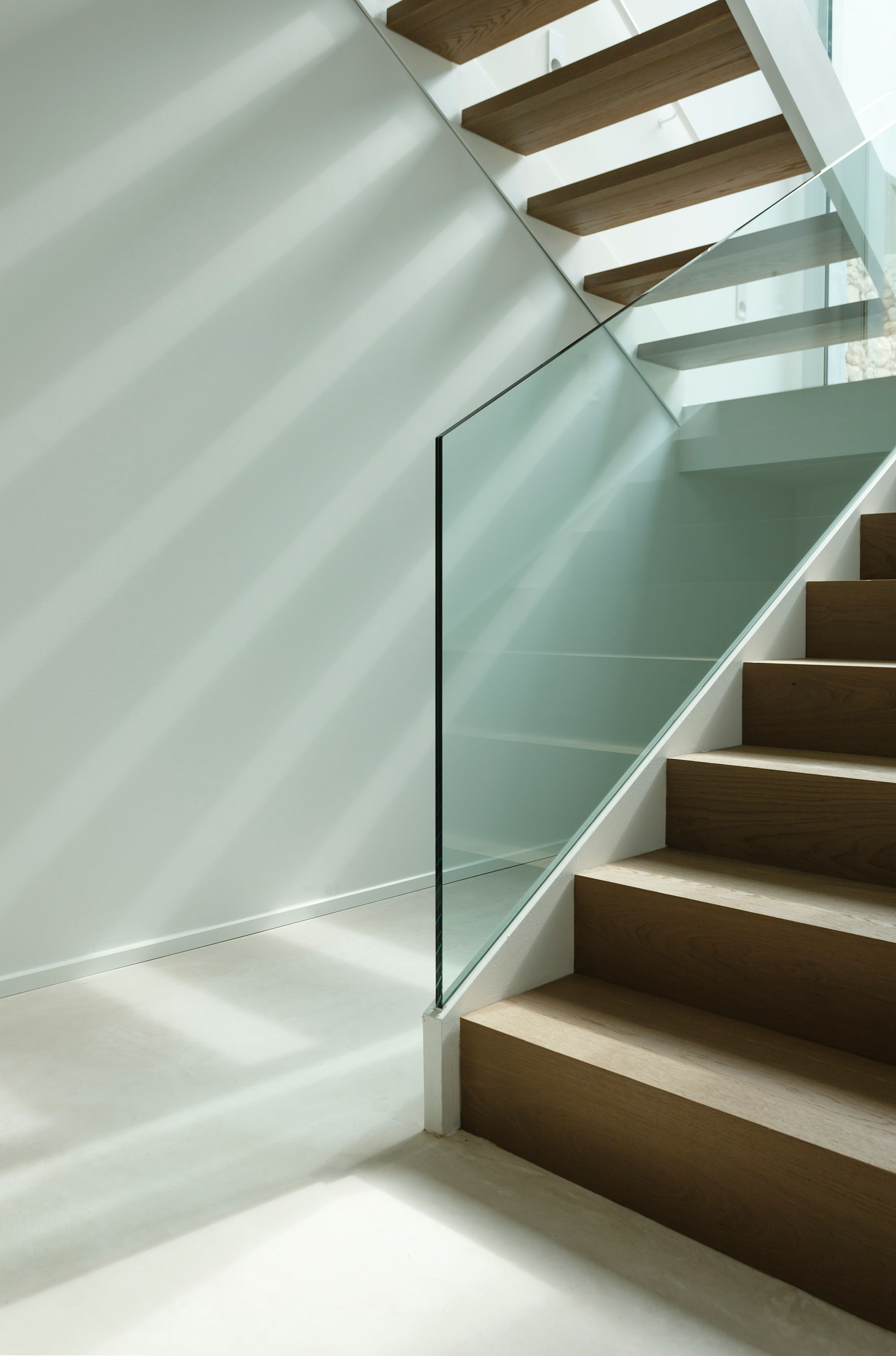 A Comfortable and Functional House with Pool and Plenty of Natural Light in Catalonia by Costa Calsamiglia Arquitecte (13)