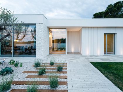 A Comfortable and Functional House with Pool and Plenty of Natural Light in Catalonia by Costa Calsamiglia Arquitecte (19)